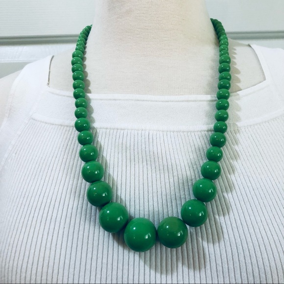 Graduated Acrylic Green Necklace - Picture 1 of 6